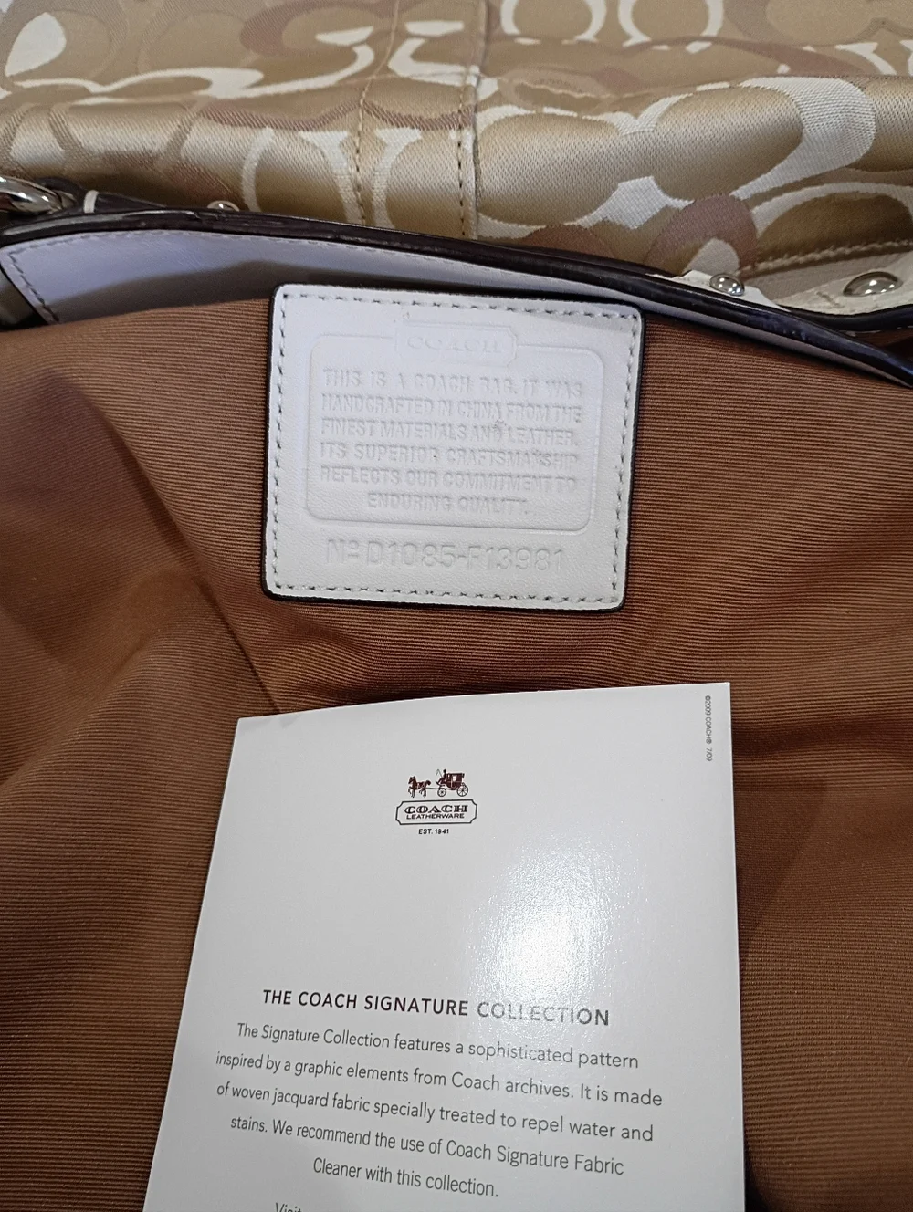 NWT Coach Opt Signatire Carly Hobo